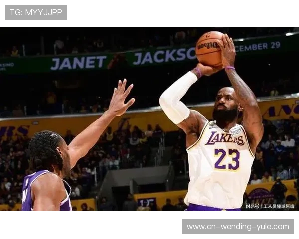 勒布朗詹姆斯再创历史新纪录 湖人击败勇士迎来关键胜利